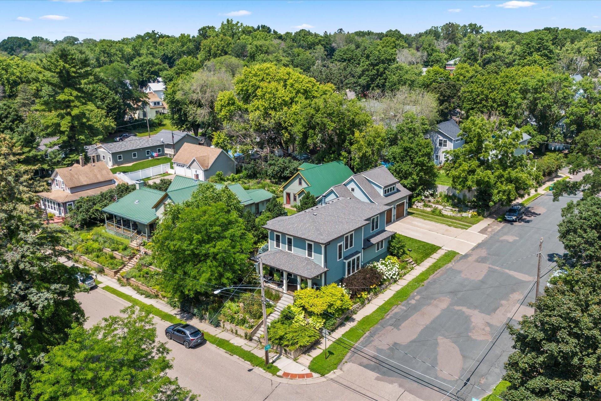 502 Laurel Street W