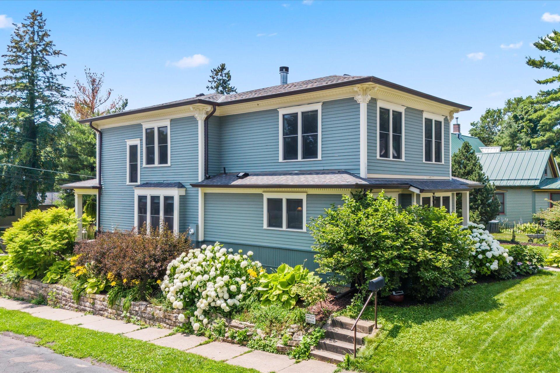 502 Laurel Street W