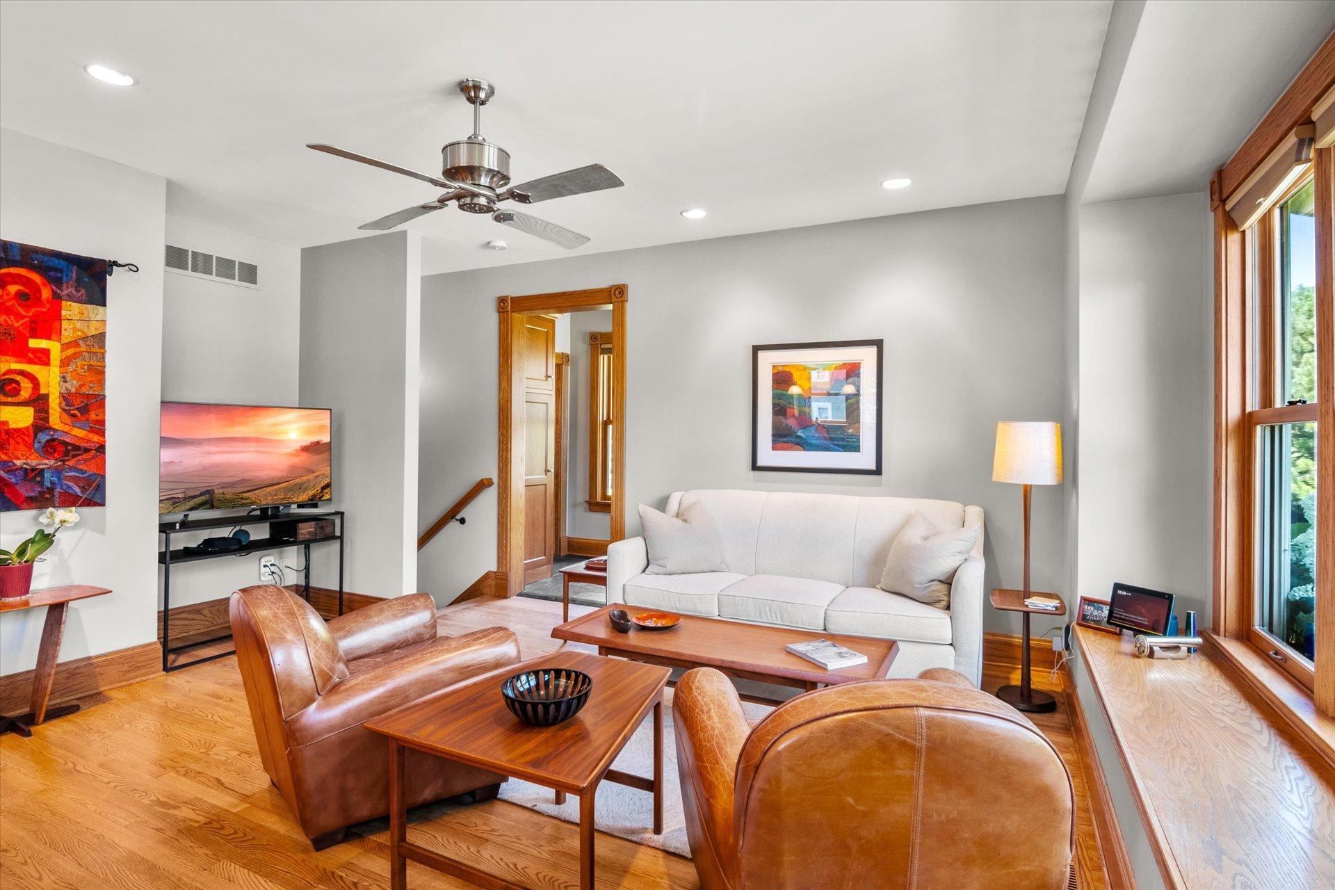 502 Laurel Street W