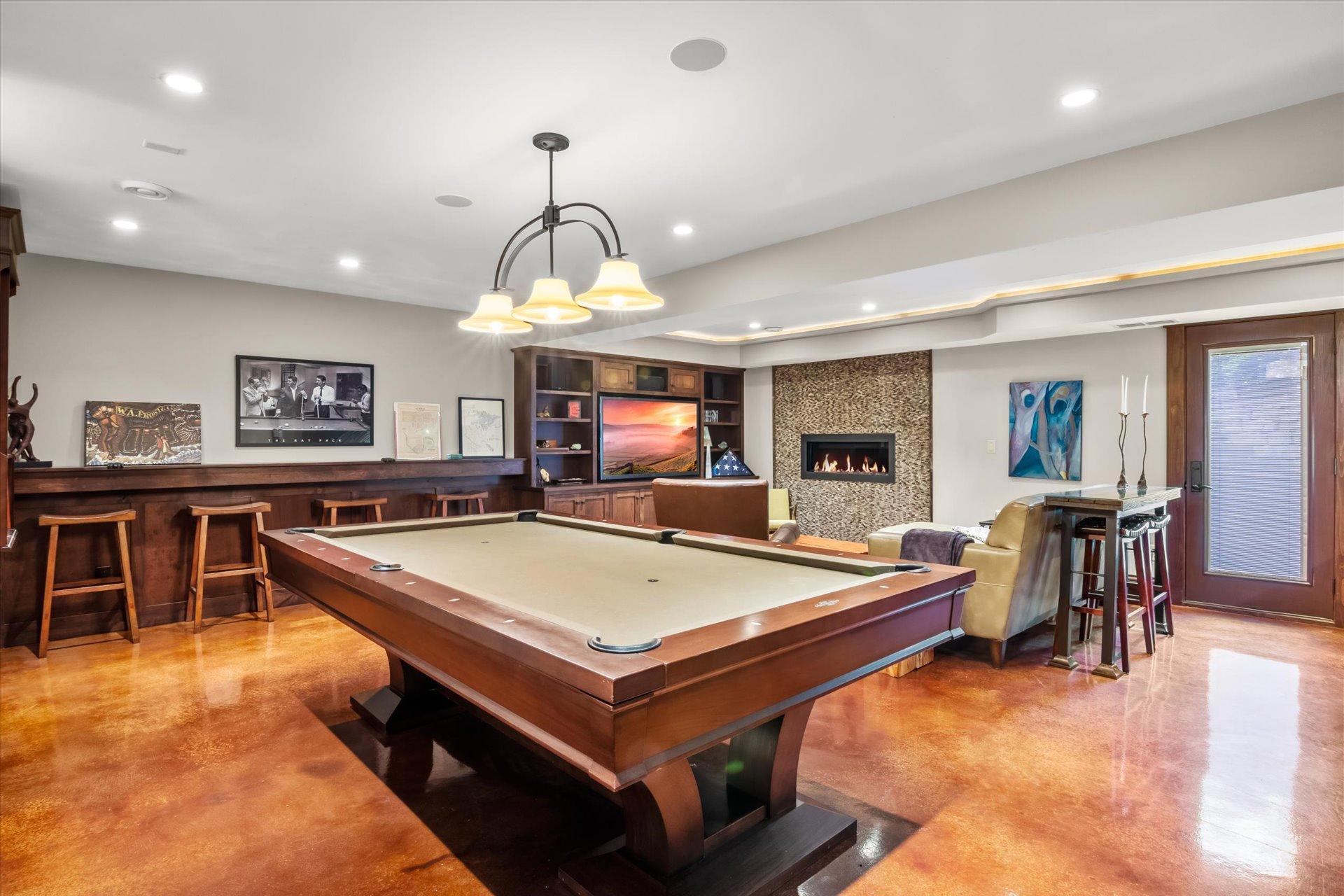 502 Laurel Street W