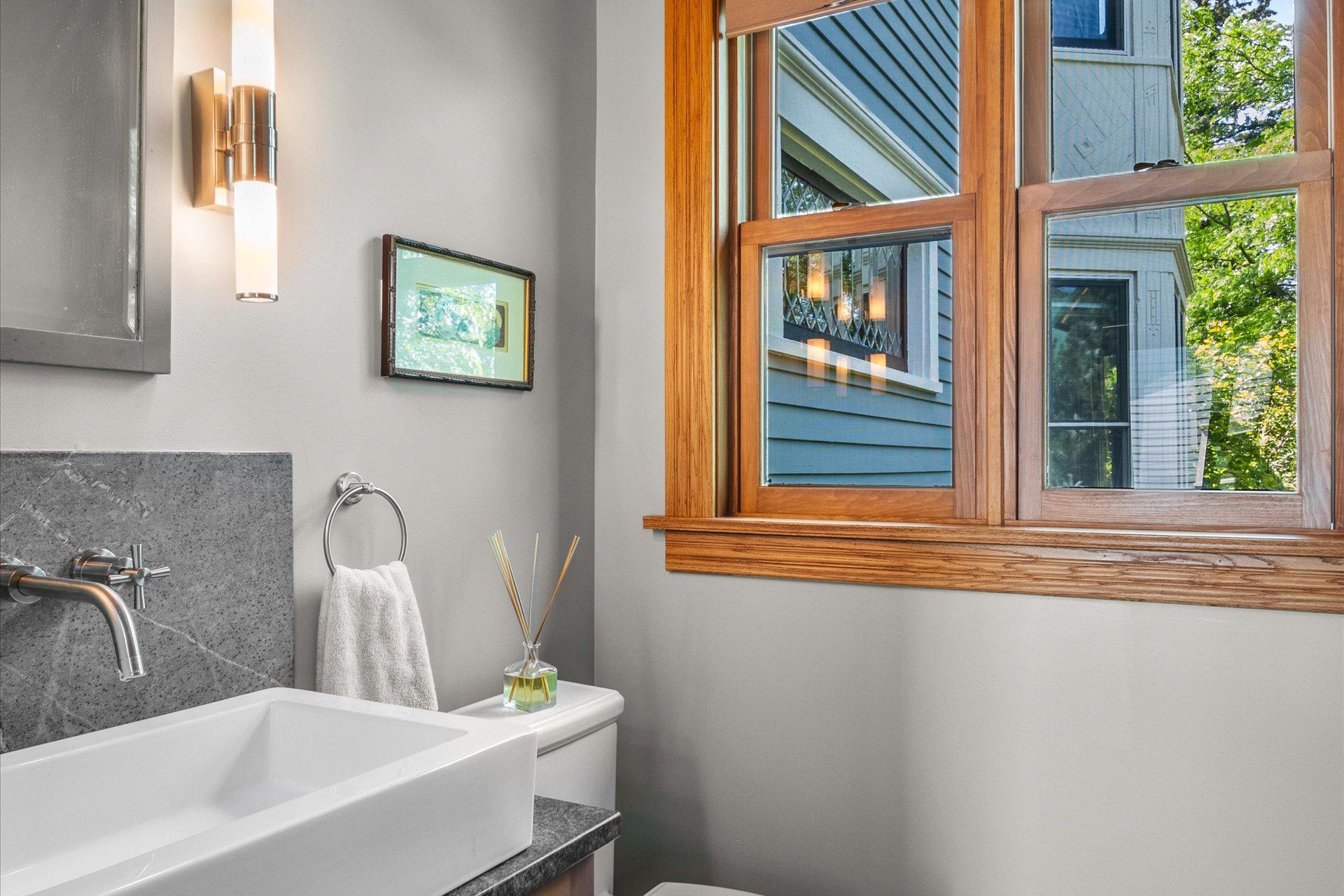 502 Laurel Street W