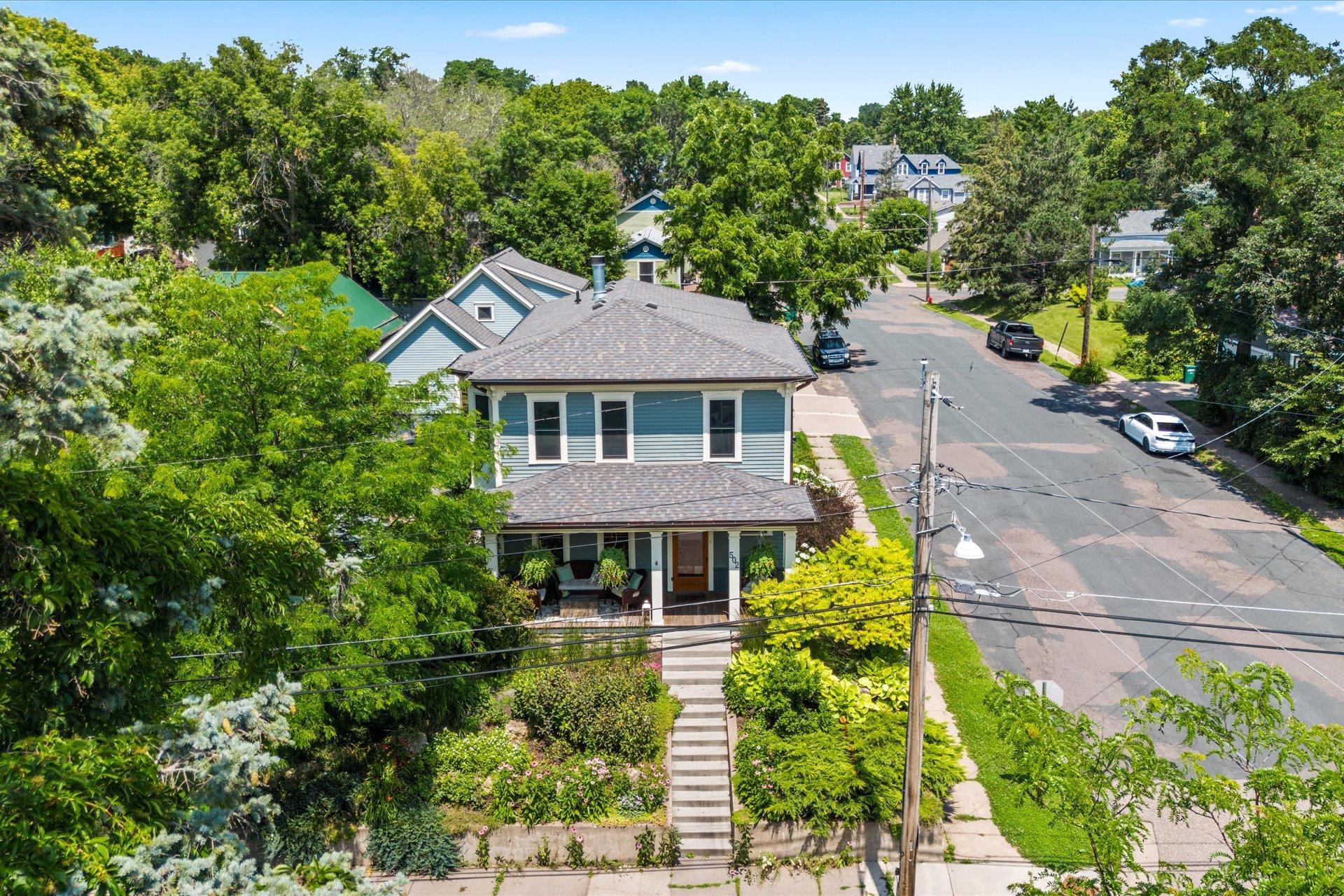 502 Laurel Street W