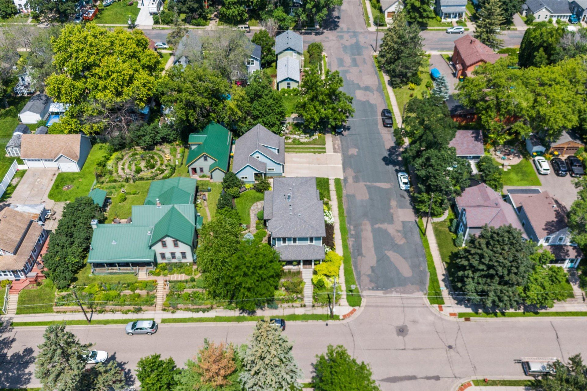 502 Laurel Street W
