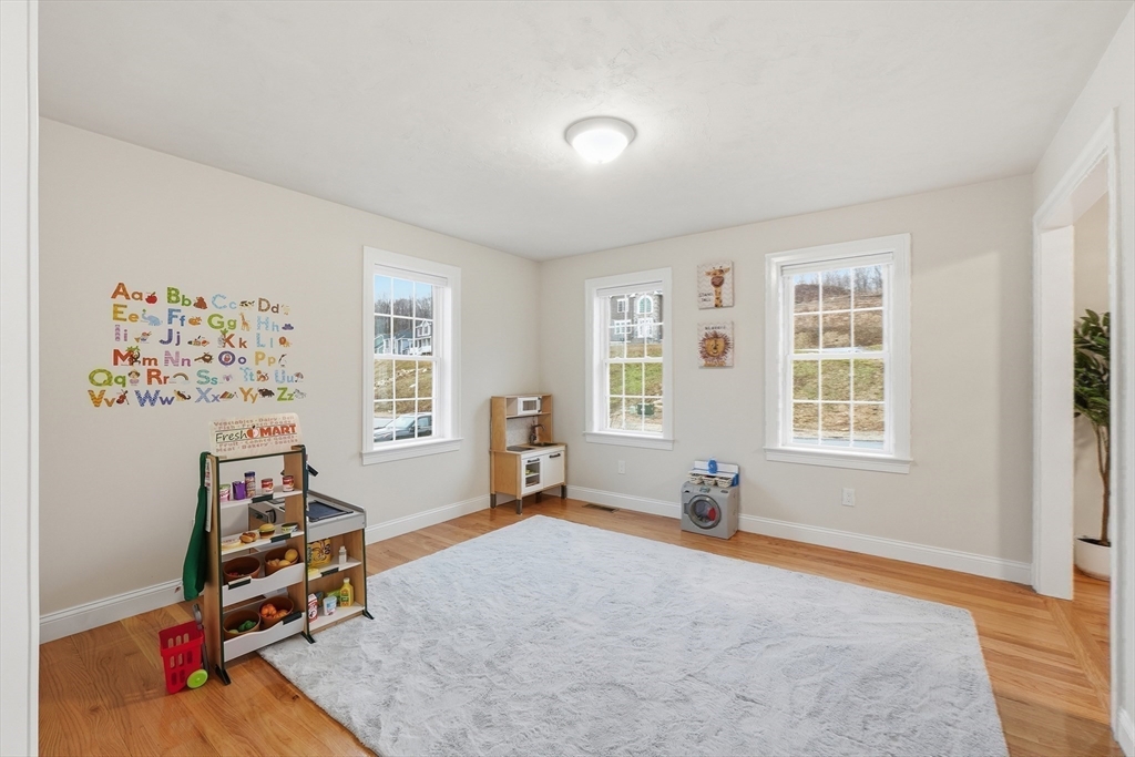 74 Deanna Dr