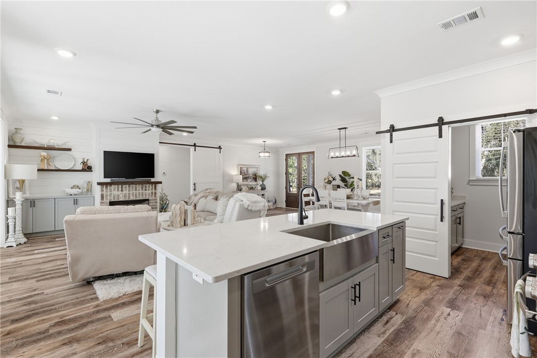 1727 Oak Forest Drive NE