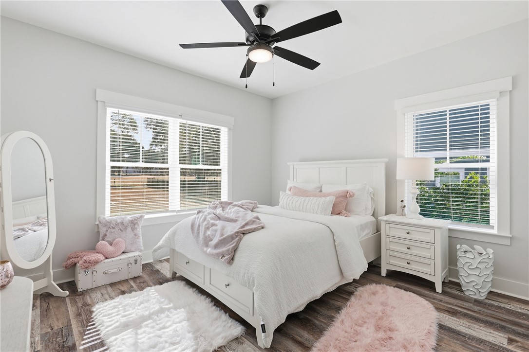 1727 Oak Forest Drive NE