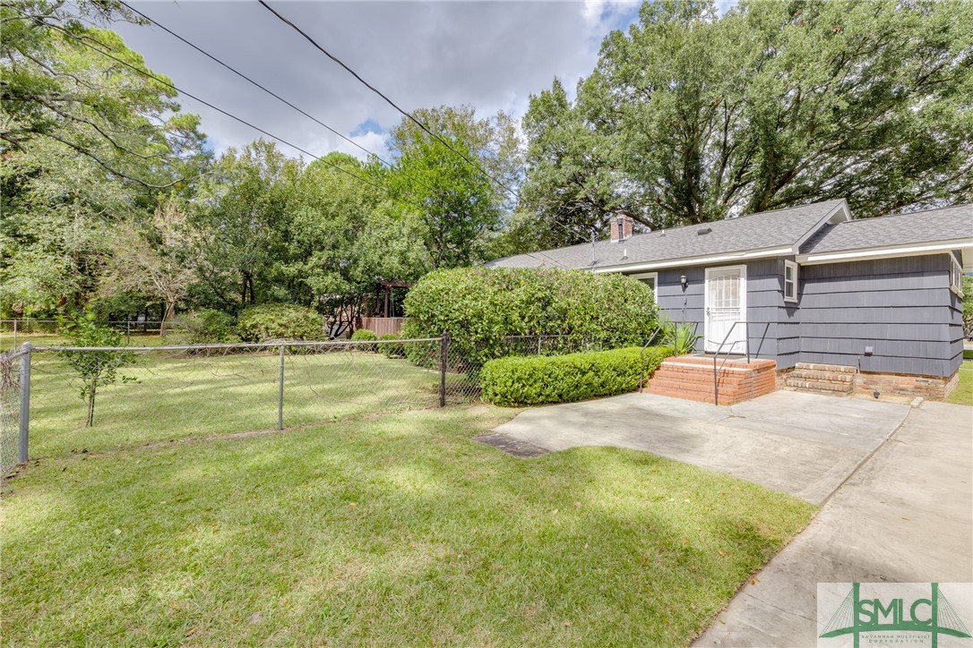 315 E DeRenne Avenue