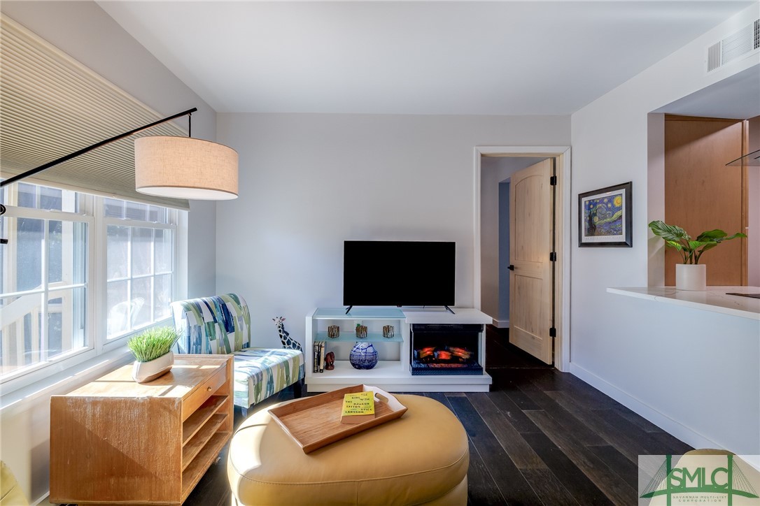 401 N Cromwell Road B-6