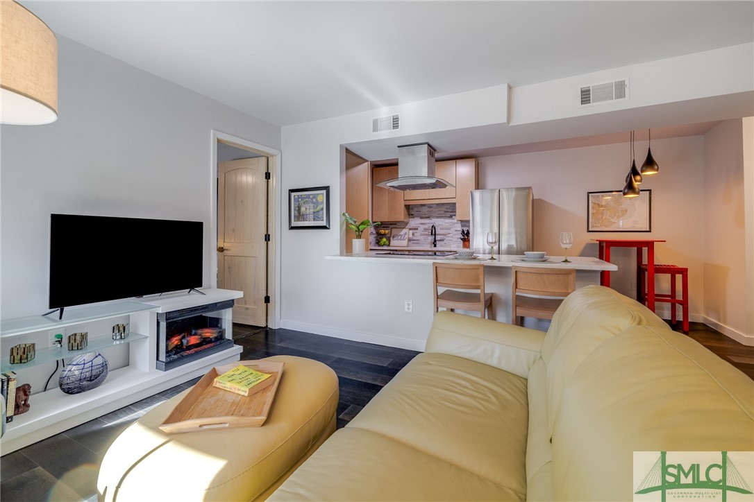401 N Cromwell Road B-6