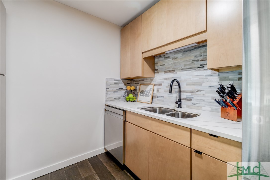 401 N Cromwell Road B-6