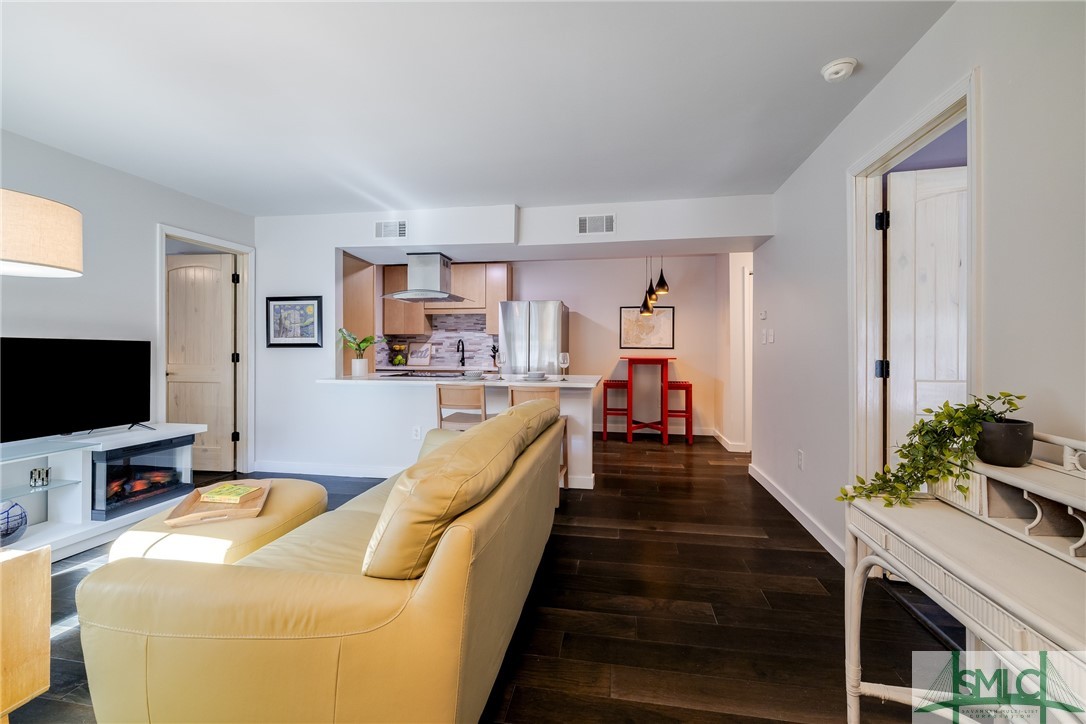 401 N Cromwell Road B-6