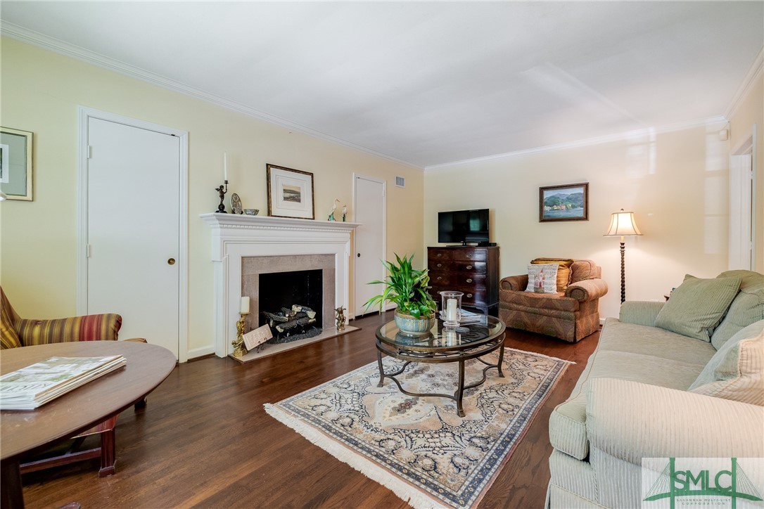 533 E 52nd Street