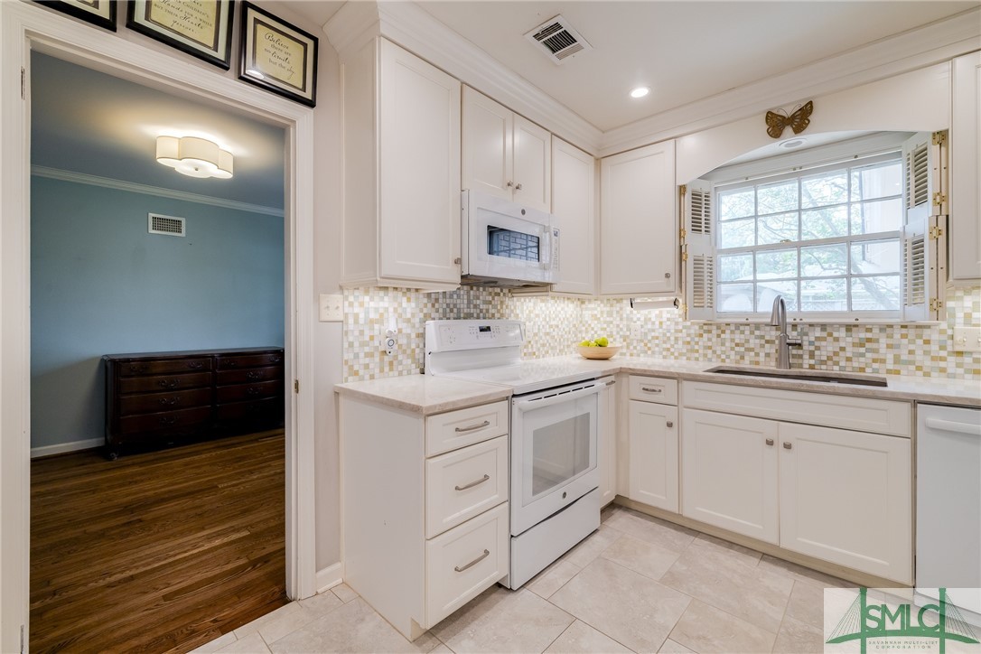 533 E 52nd Street