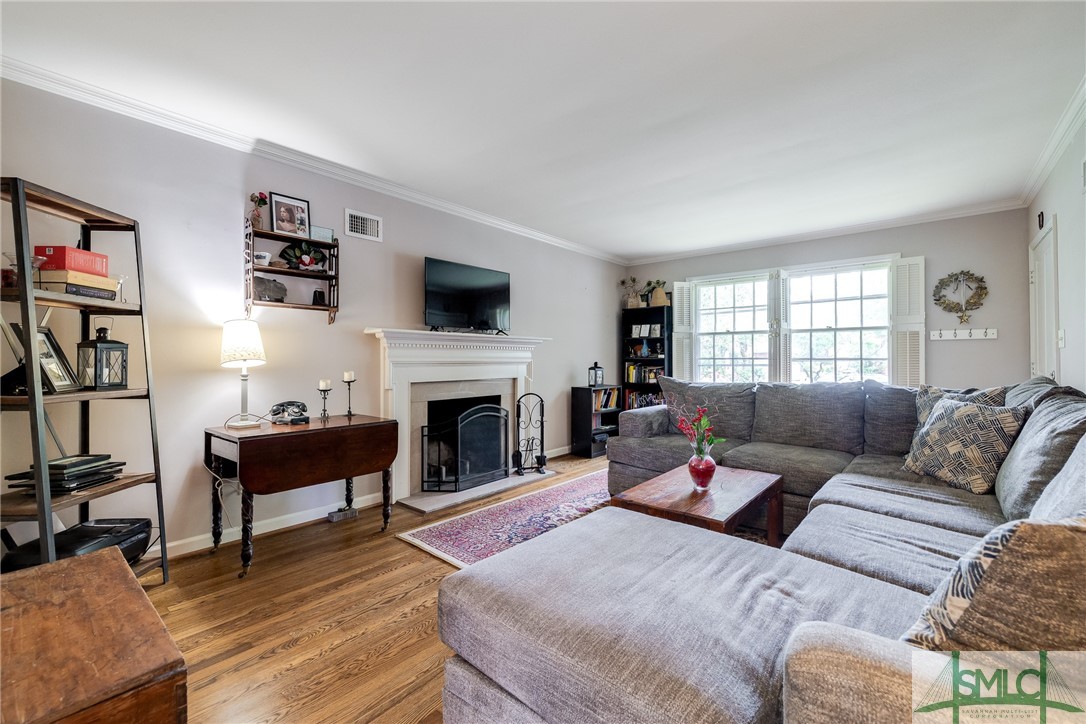 533 E 52nd Street
