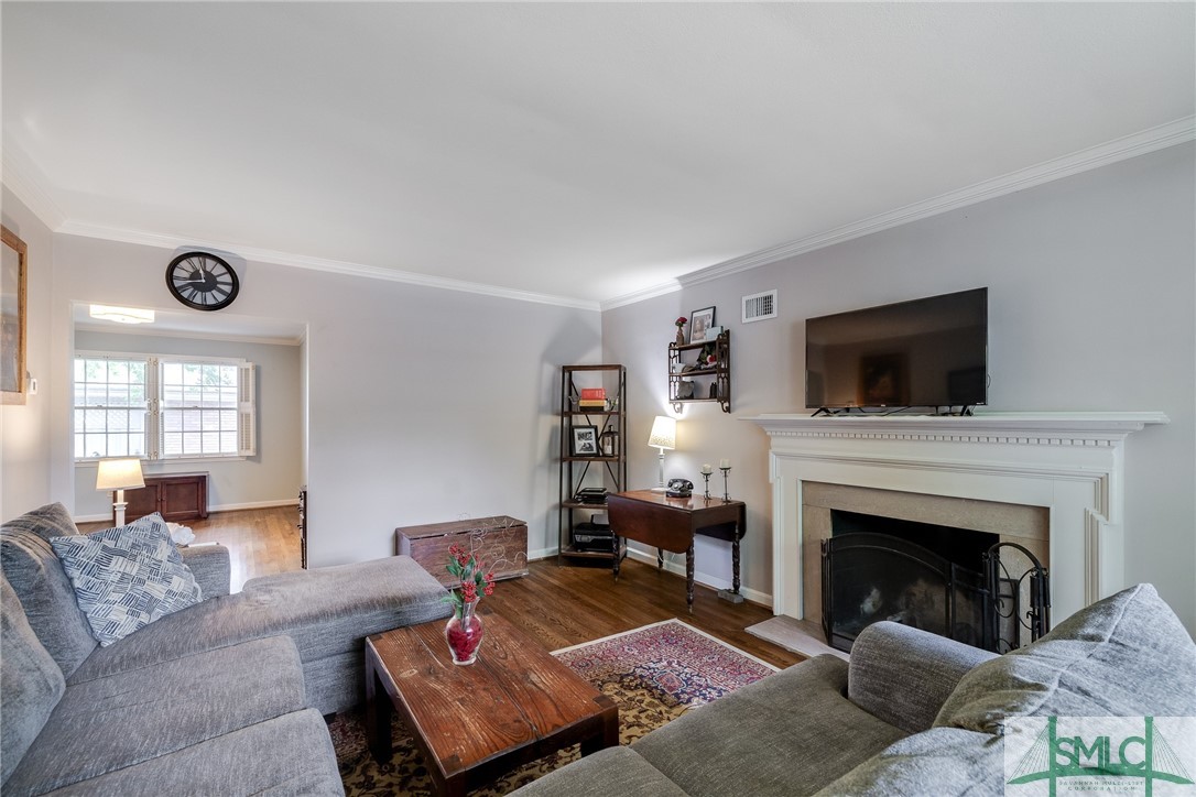 533 E 52nd Street