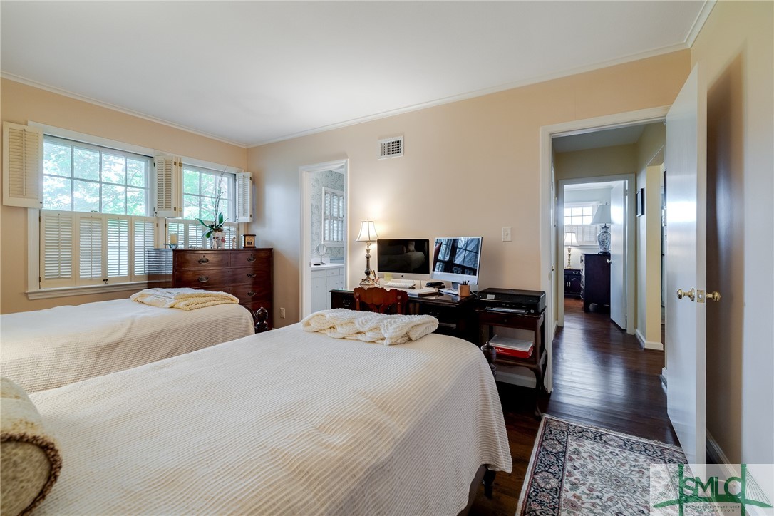 533 E 52nd Street