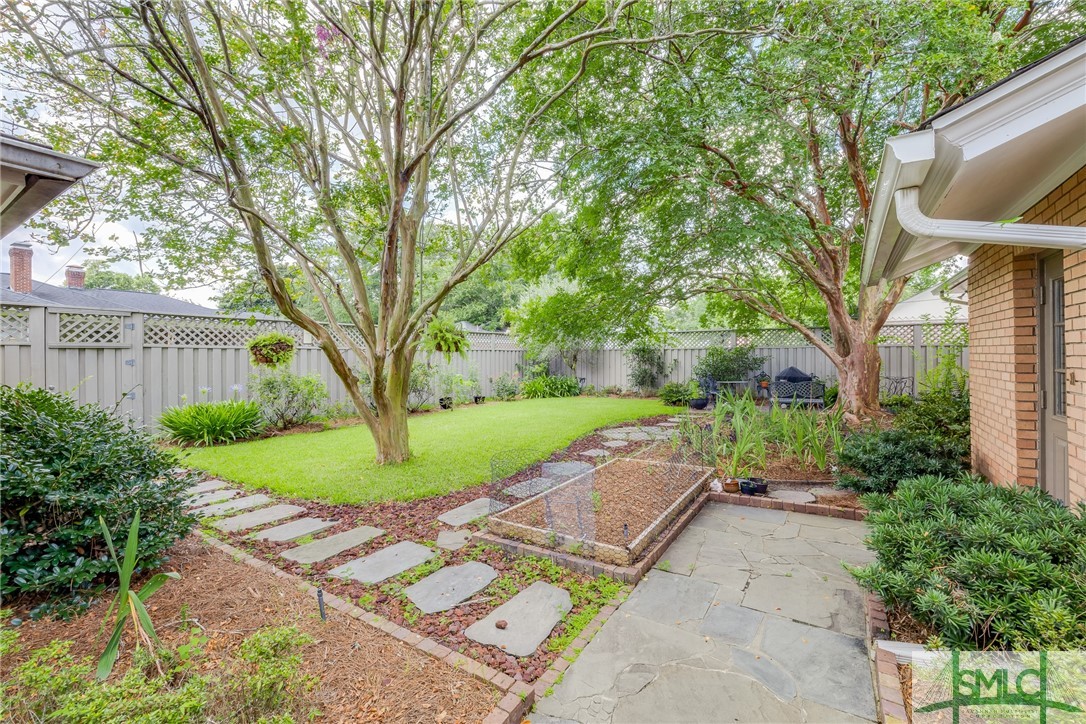 533 E 52nd Street