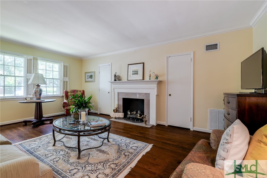 533 E 52nd Street