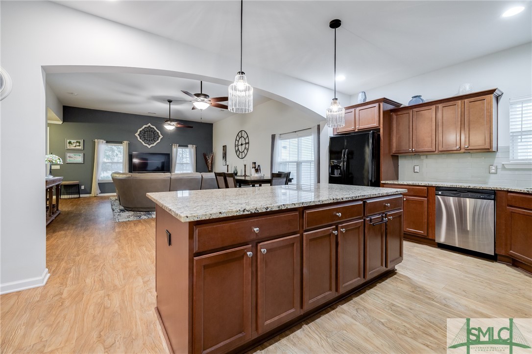 6 Lakeside Drive
