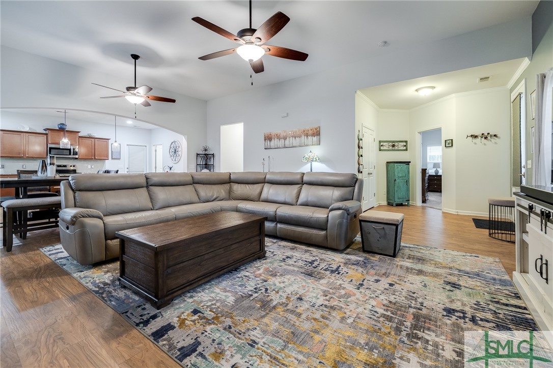 6 Lakeside Drive