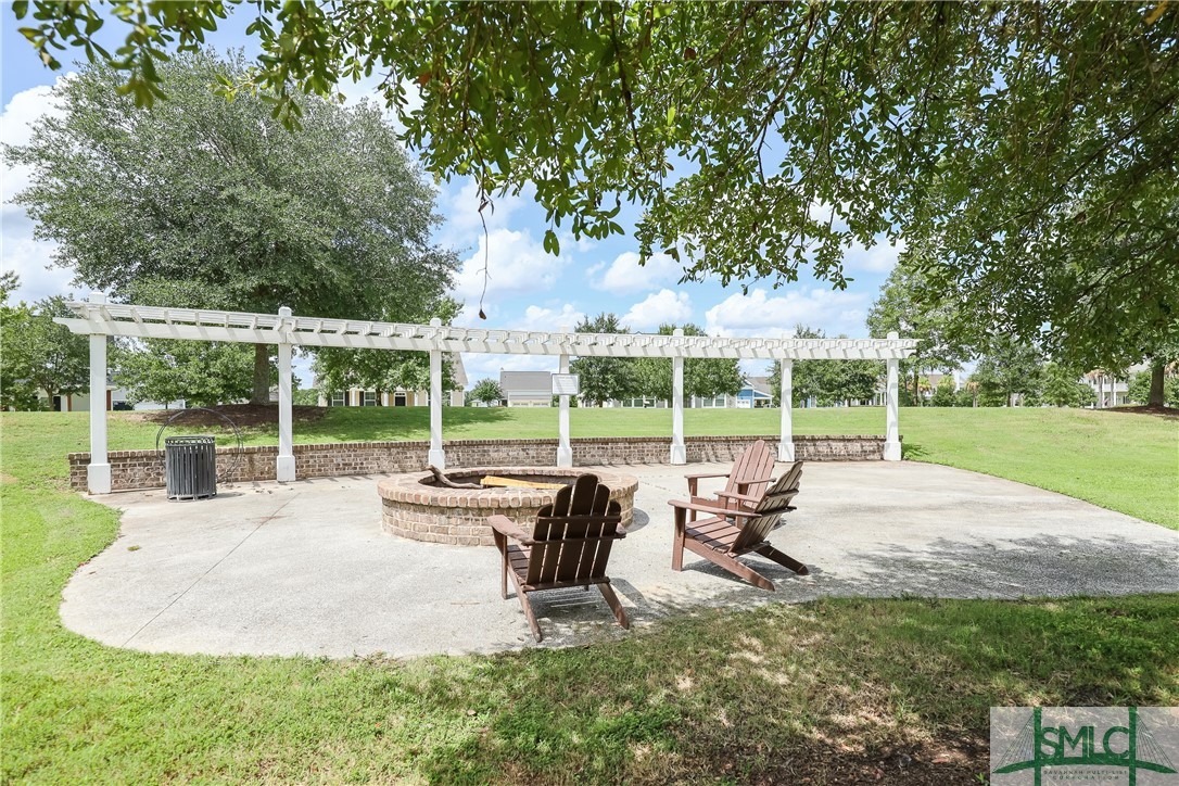 6 Lakeside Drive