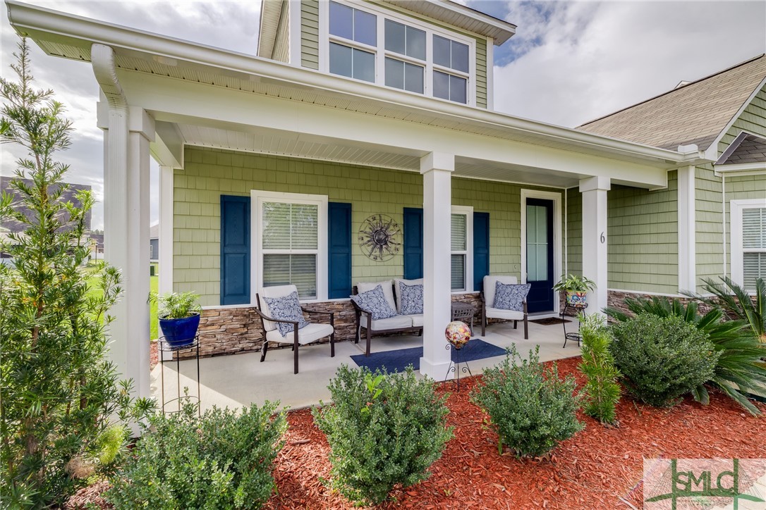6 Lakeside Drive
