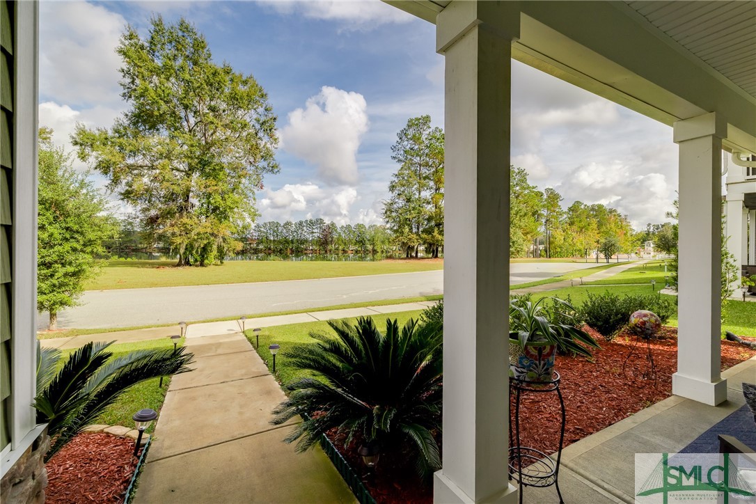 6 Lakeside Drive