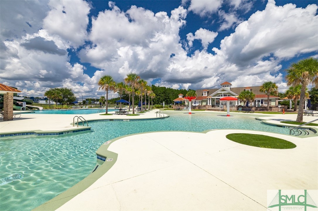 6 Lakeside Drive