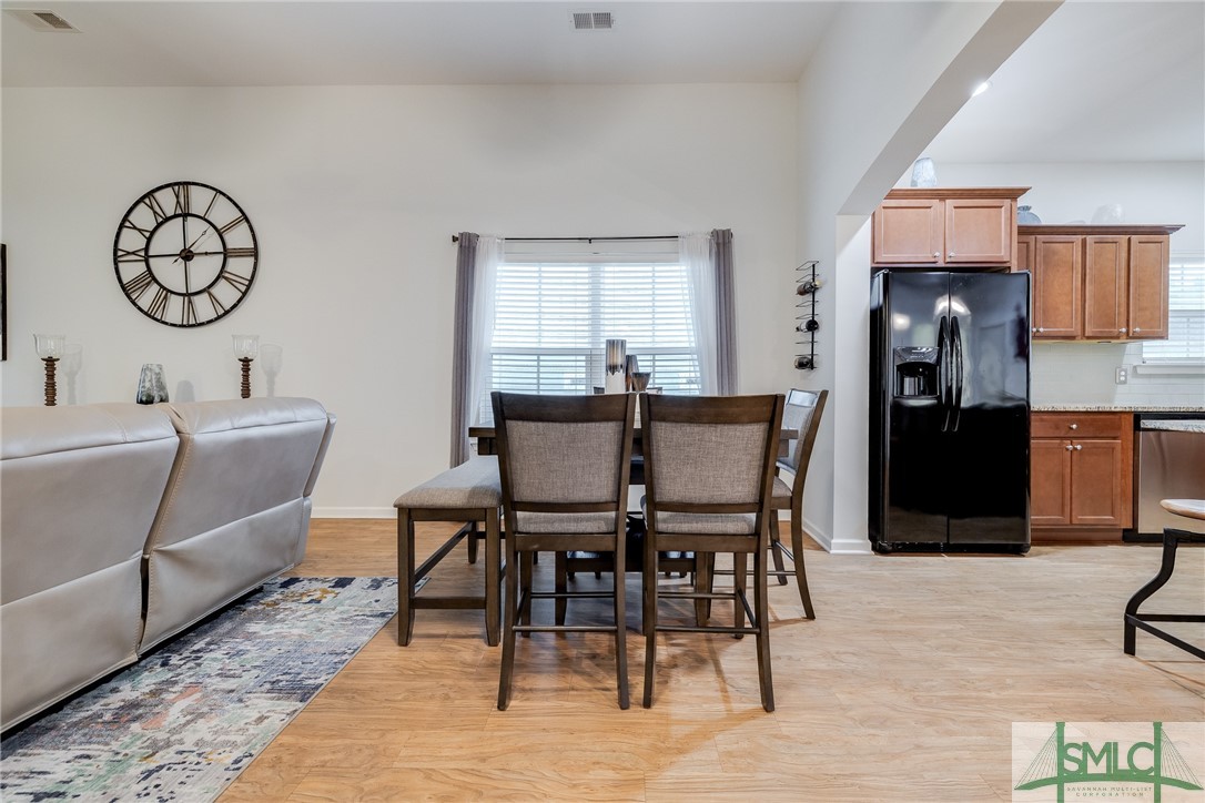 6 Lakeside Drive