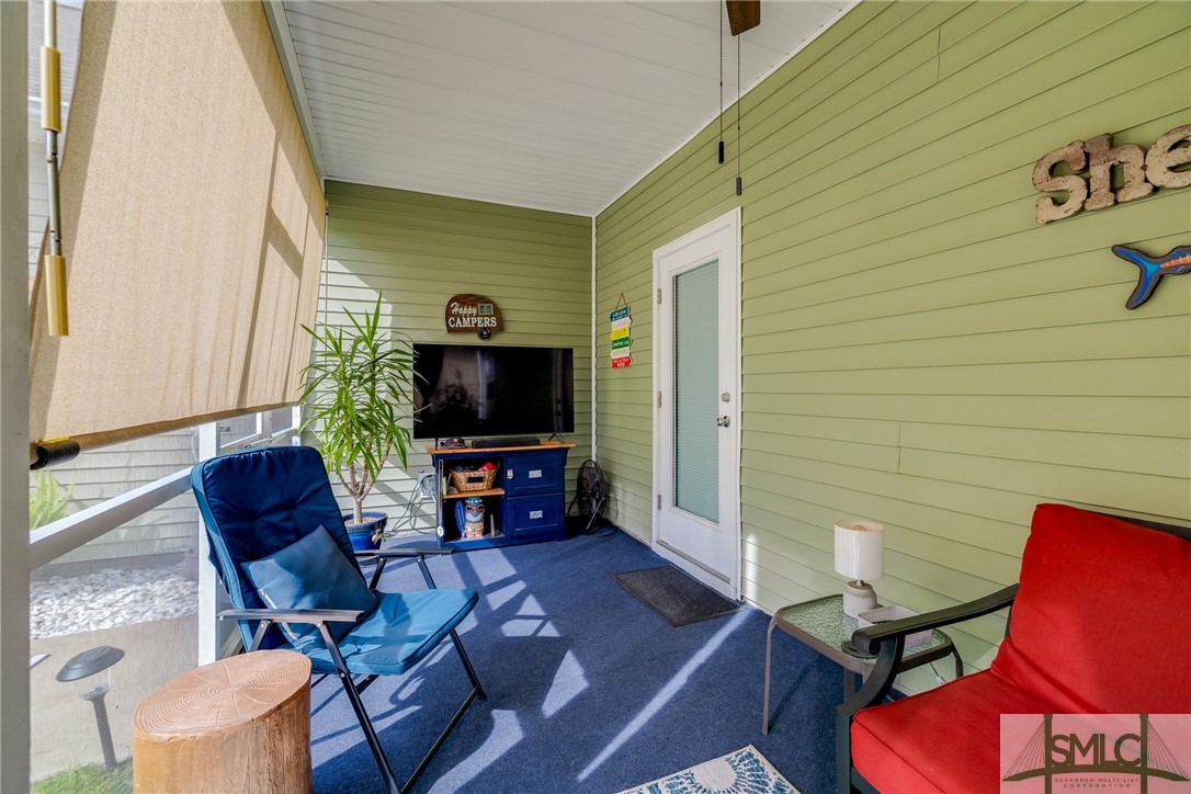 6 Lakeside Drive
