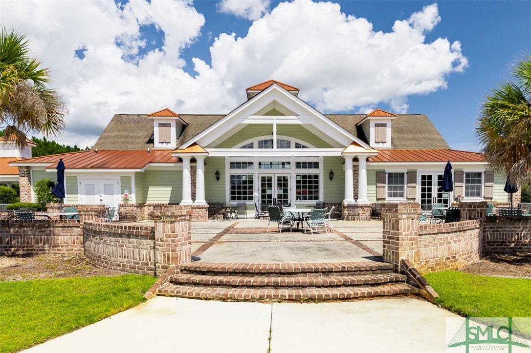 6 Lakeside Drive