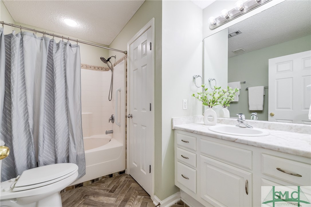 301 Centerwood Court