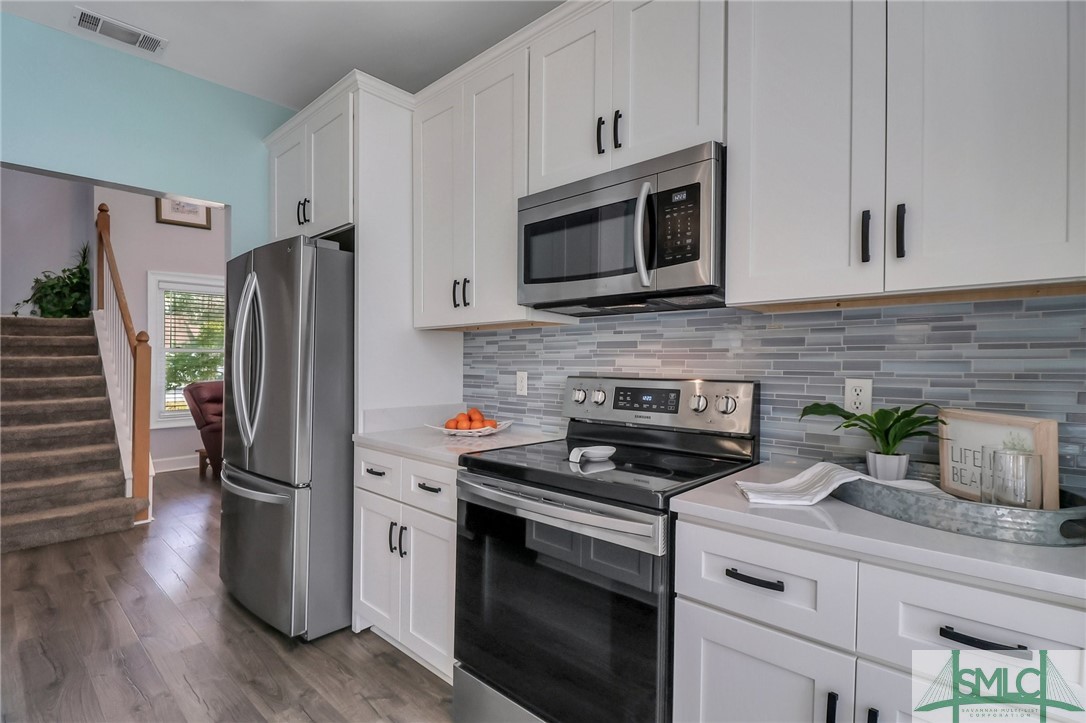 112 Copperfield Drive N