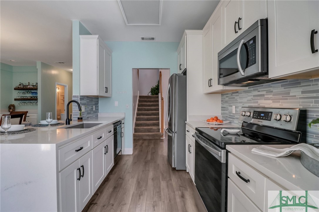 112 Copperfield Drive N