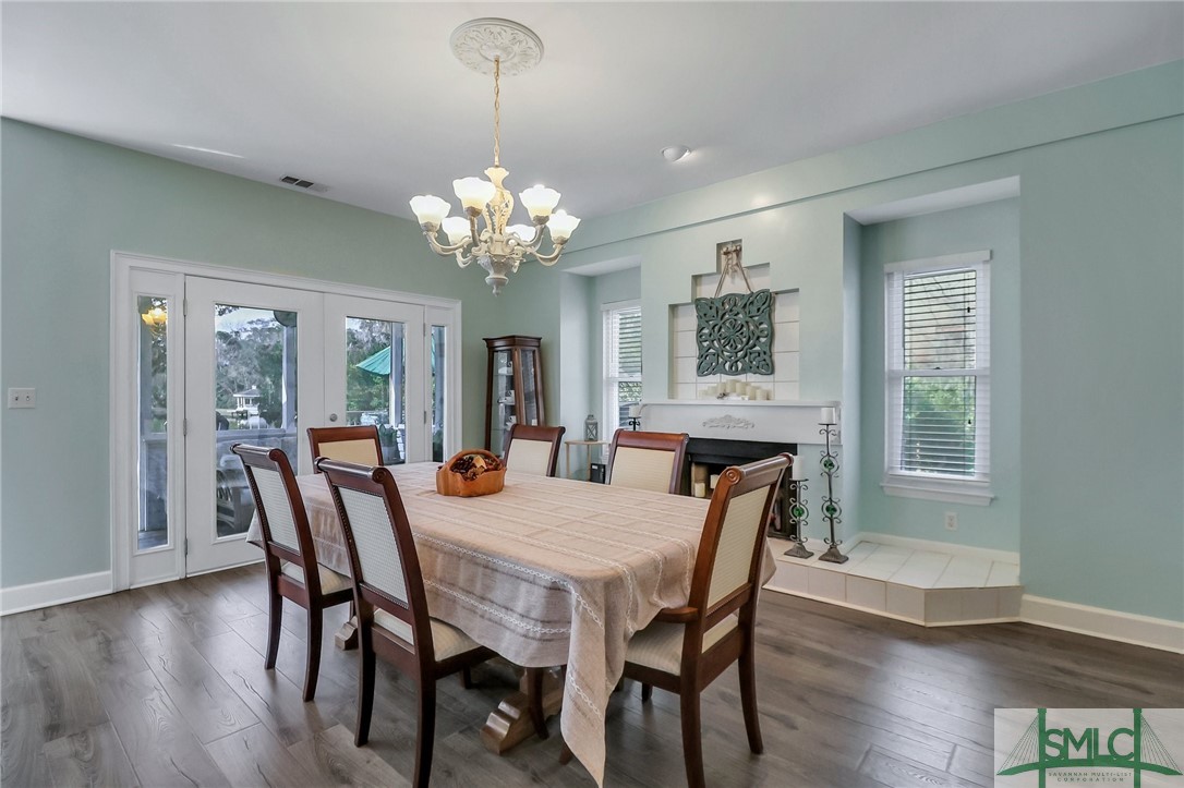 112 Copperfield Drive N
