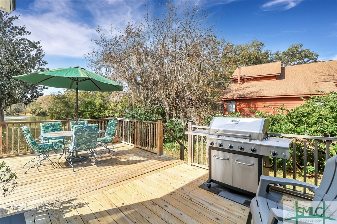 112 Copperfield Drive N