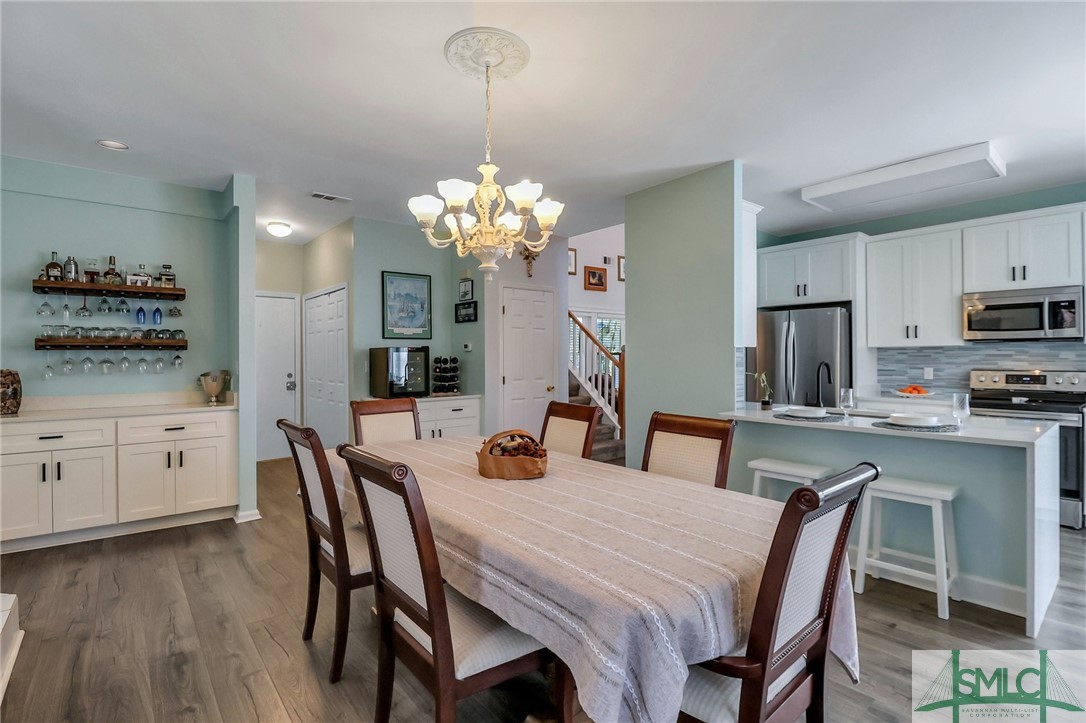 112 Copperfield Drive N
