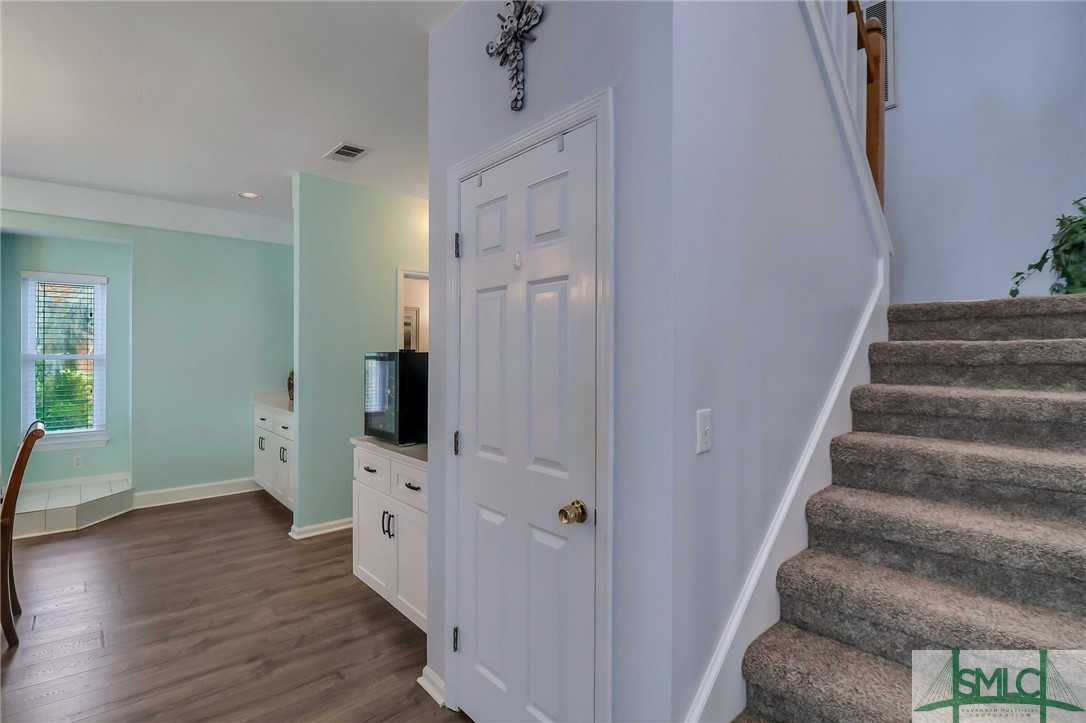 112 Copperfield Drive N