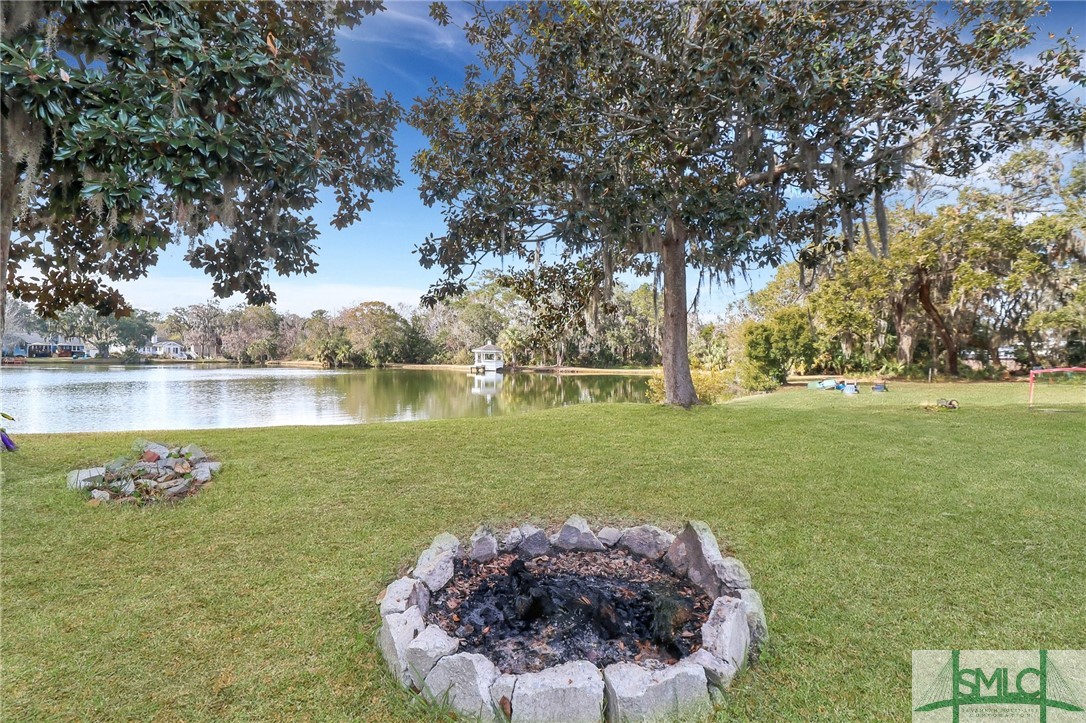 112 Copperfield Drive N