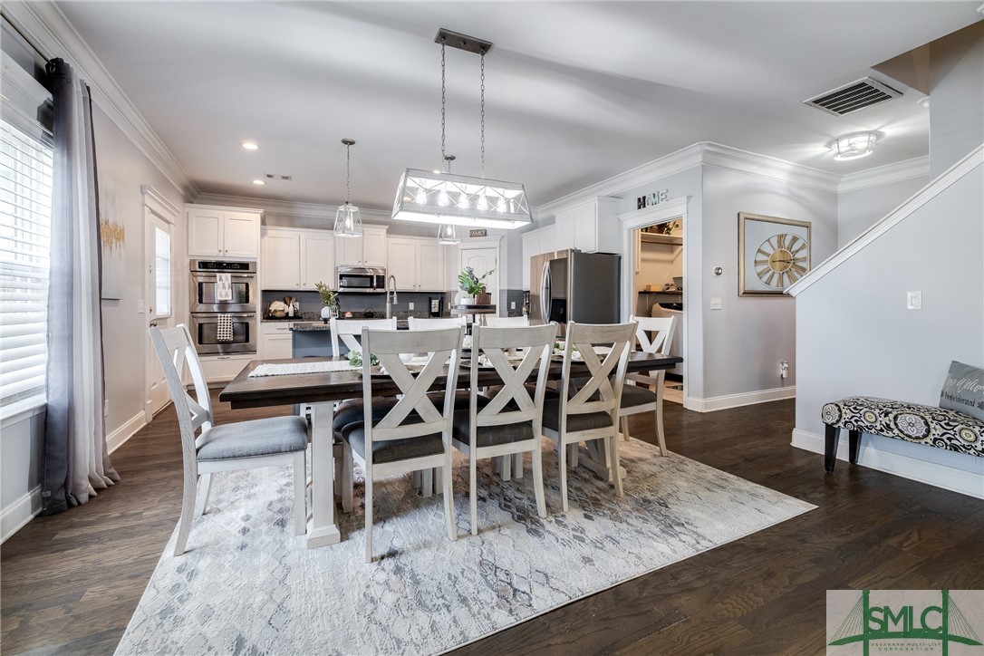 106 Meadowlands Drive