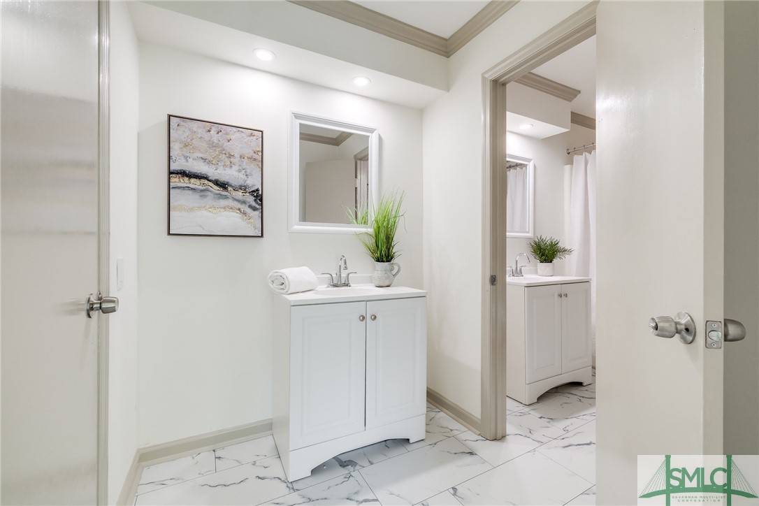 6 Holland Park Court
