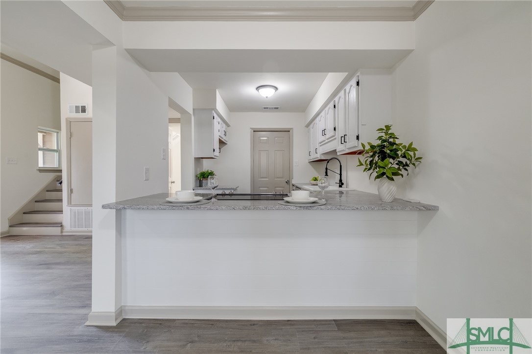 6 Holland Park Court