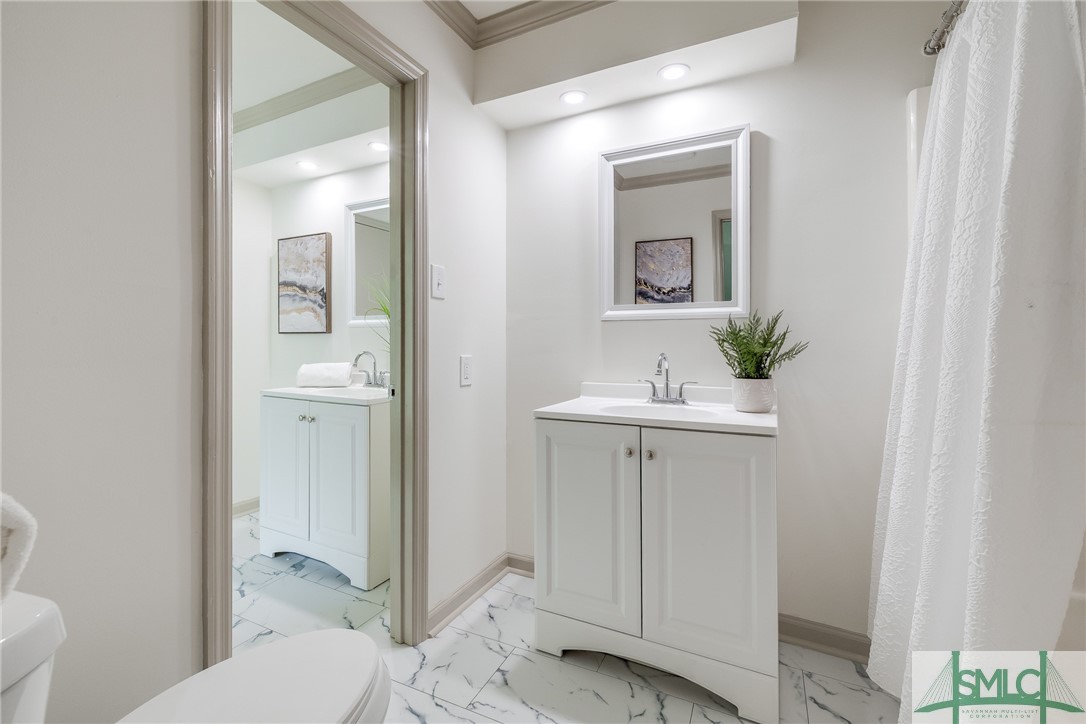6 Holland Park Court