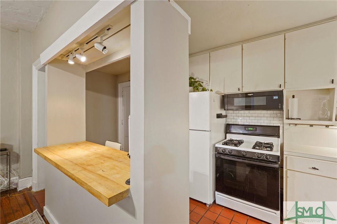 24 E Liberty Street 23