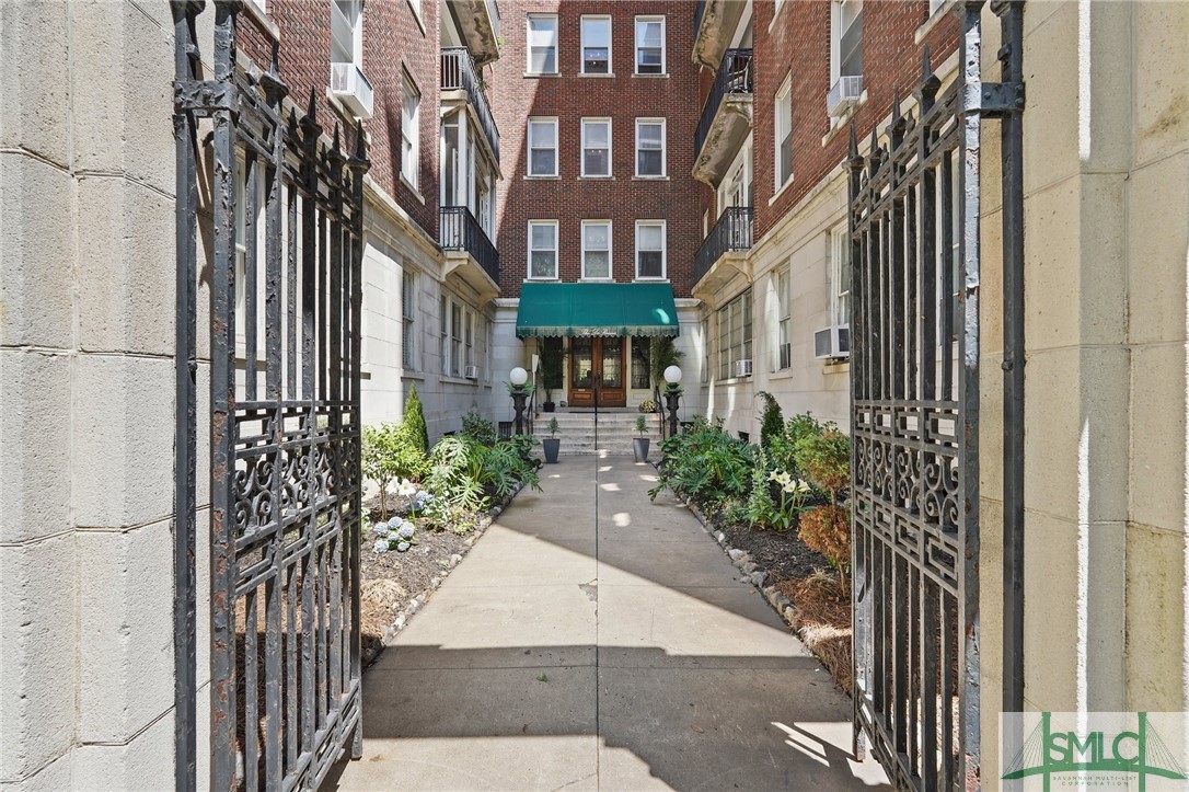 24 E Liberty Street 23