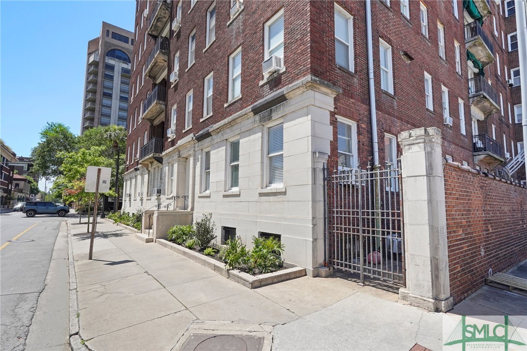 24 E Liberty Street 23