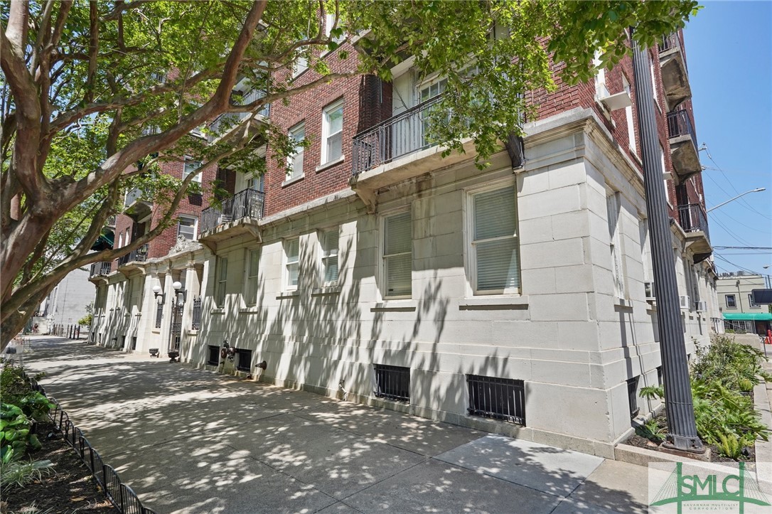 24 E Liberty Street 23