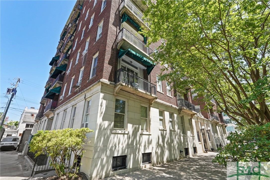 24 E Liberty Street 23