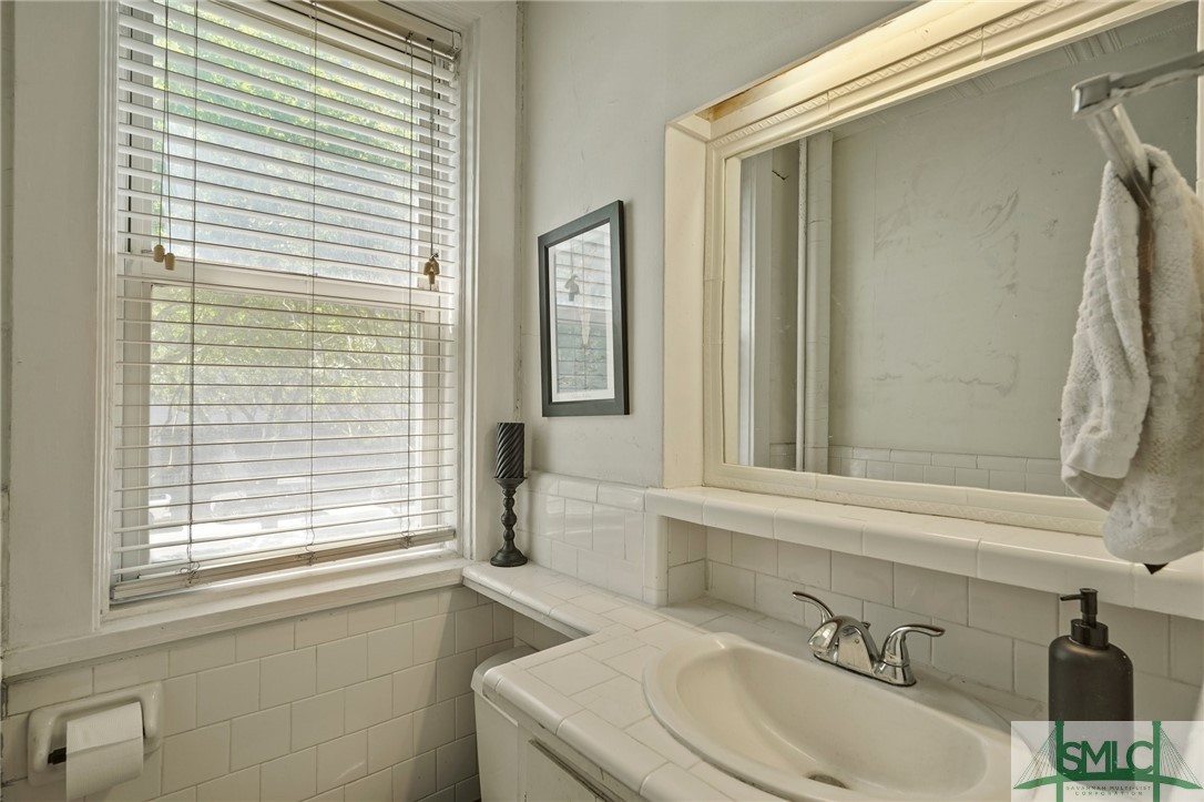 24 E Liberty Street 23