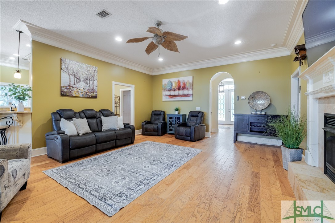 1151 W Mission Lane SE